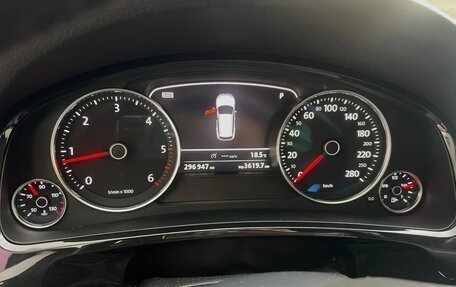 Volkswagen Touareg III, 2011 год, 1 690 000 рублей, 8 фотография