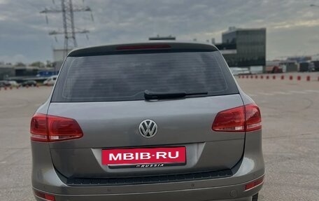 Volkswagen Touareg III, 2011 год, 1 690 000 рублей, 4 фотография