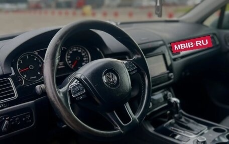 Volkswagen Touareg III, 2011 год, 1 690 000 рублей, 2 фотография