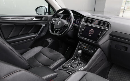 Volkswagen Tiguan II, 2019 год, 2 398 000 рублей, 10 фотография