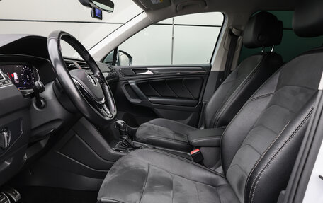 Volkswagen Tiguan II, 2019 год, 2 398 000 рублей, 16 фотография