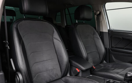 Volkswagen Tiguan II, 2019 год, 2 398 000 рублей, 11 фотография