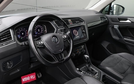 Volkswagen Tiguan II, 2019 год, 2 398 000 рублей, 17 фотография
