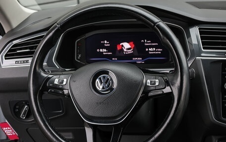 Volkswagen Tiguan II, 2019 год, 2 398 000 рублей, 18 фотография