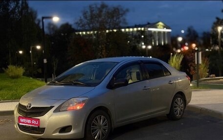 Toyota Yaris III рестайлинг, 2006 год, 490 000 рублей, 1 фотография