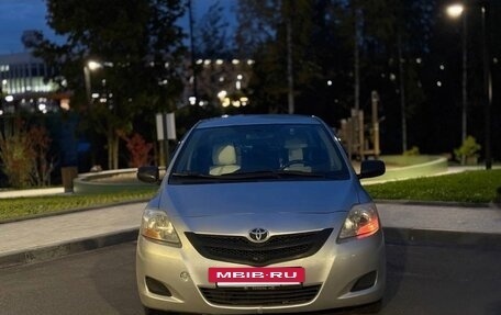Toyota Yaris III рестайлинг, 2006 год, 490 000 рублей, 3 фотография