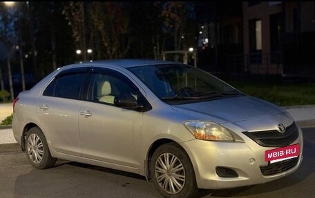Toyota Yaris III рестайлинг, 2006 год, 490 000 рублей, 2 фотография