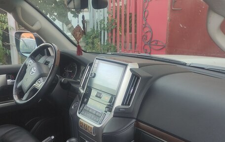 Toyota Land Cruiser 200, 2019 год, 9 990 000 рублей, 3 фотография