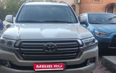 Toyota Land Cruiser 200, 2019 год, 9 990 000 рублей, 8 фотография