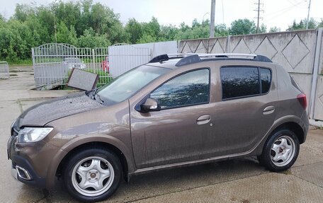 Renault Sandero II рестайлинг, 2018 год, 950 000 рублей, 2 фотография