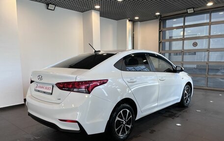 Hyundai Solaris II рестайлинг, 2017 год, 1 100 000 рублей, 3 фотография
