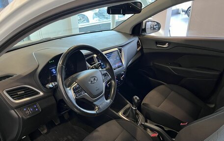 Hyundai Solaris II рестайлинг, 2017 год, 1 100 000 рублей, 23 фотография