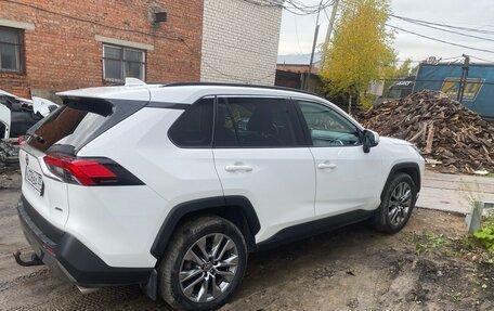 Toyota RAV4, 2021 год, 3 650 000 рублей, 4 фотография