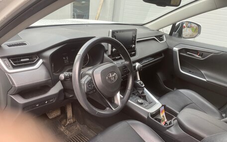Toyota RAV4, 2021 год, 3 650 000 рублей, 5 фотография