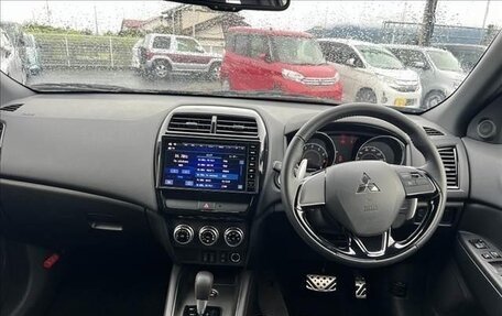 Mitsubishi RVR III рестайлинг, 2023 год, 1 600 000 рублей, 10 фотография
