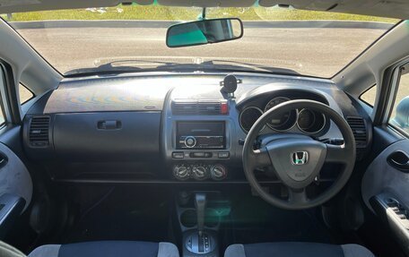Honda Fit III, 2002 год, 395 000 рублей, 26 фотография