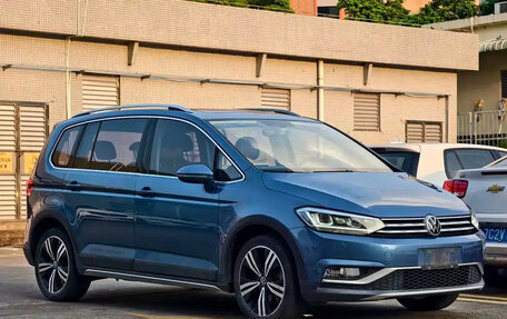Volkswagen Touran III, 2023 год, 1 510 888 рублей, 3 фотография