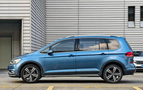 Volkswagen Touran III, 2023 год, 1 510 888 рублей, 4 фотография