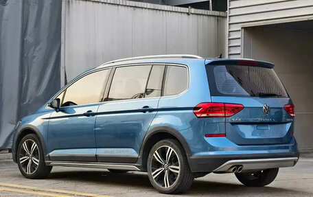 Volkswagen Touran III, 2023 год, 1 510 888 рублей, 5 фотография