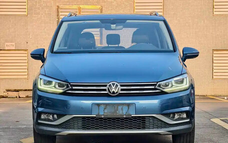 Volkswagen Touran III, 2023 год, 1 510 888 рублей, 2 фотография