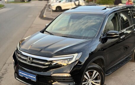 Honda Pilot III рестайлинг, 2017 год, 3 399 000 рублей, 3 фотография