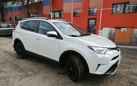 Toyota RAV4, 2017 год, 2 200 000 рублей, 4 фотография