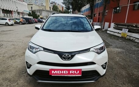 Toyota RAV4, 2017 год, 2 200 000 рублей, 3 фотография
