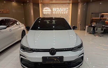 Volkswagen Golf VIII, 2022 год, 1 590 000 рублей, 2 фотография