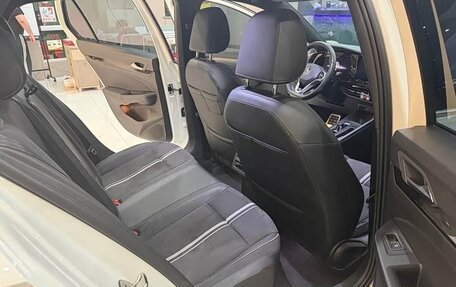 Volkswagen Golf VIII, 2022 год, 1 590 000 рублей, 14 фотография
