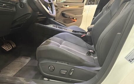 Volkswagen Golf VIII, 2022 год, 1 590 000 рублей, 11 фотография