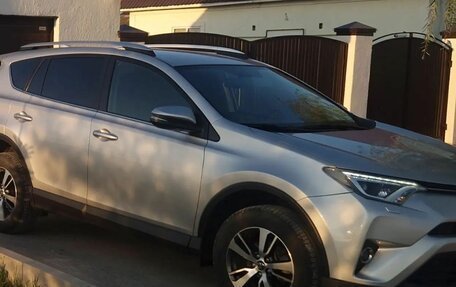 Toyota RAV4, 2017 год, 2 400 000 рублей, 2 фотография