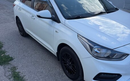 Hyundai Solaris II рестайлинг, 2019 год, 1 350 000 рублей, 4 фотография