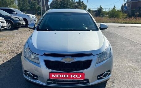 Chevrolet Cruze II, 2010 год, 730 000 рублей, 3 фотография