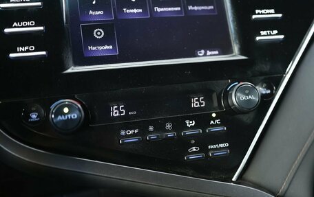Toyota Camry, 2019 год, 2 099 000 рублей, 21 фотография