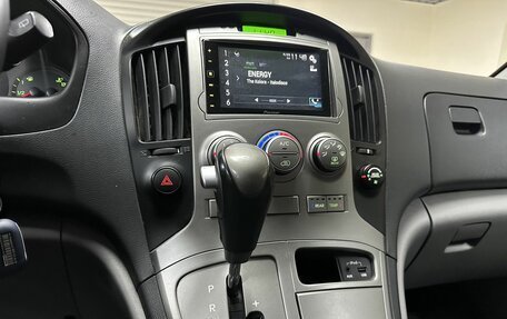 Hyundai H-1 II рестайлинг, 2013 год, 1 850 000 рублей, 21 фотография