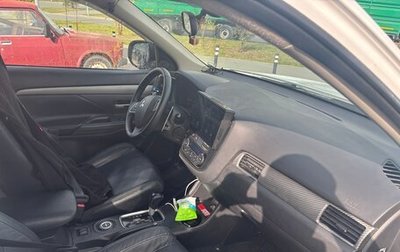 Mitsubishi Outlander III рестайлинг 3, 2013 год, 1 950 000 рублей, 1 фотография