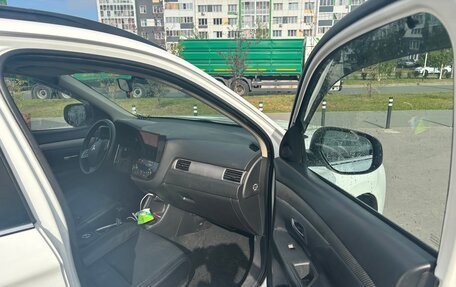Mitsubishi Outlander III рестайлинг 3, 2013 год, 1 950 000 рублей, 2 фотография