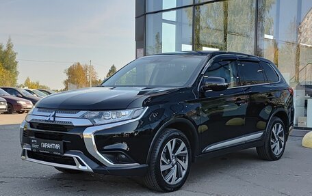 Mitsubishi Outlander III рестайлинг 3, 2021 год, 2 730 000 рублей, 1 фотография