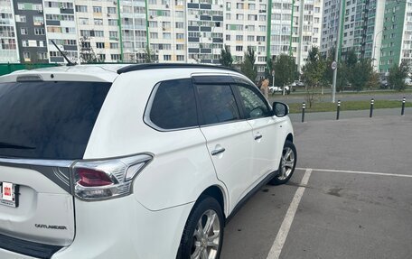 Mitsubishi Outlander III рестайлинг 3, 2013 год, 1 950 000 рублей, 9 фотография