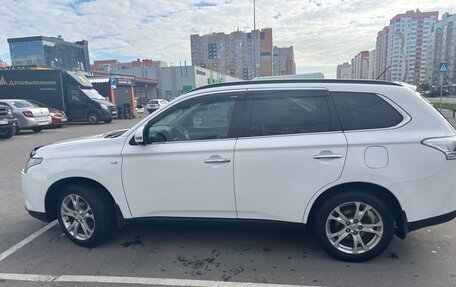 Mitsubishi Outlander III рестайлинг 3, 2013 год, 1 950 000 рублей, 11 фотография