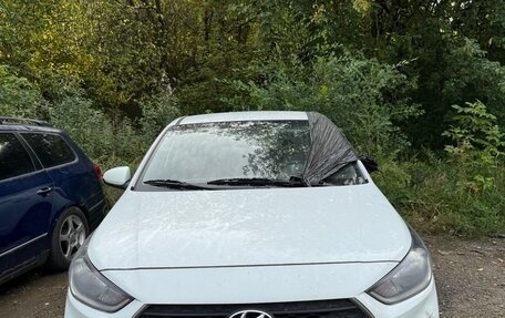 Hyundai Solaris II рестайлинг, 2017 год, 390 000 рублей, 2 фотография