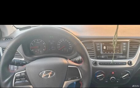 Hyundai Solaris II рестайлинг, 2017 год, 1 350 000 рублей, 3 фотография
