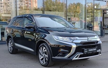 Mitsubishi Outlander III рестайлинг 3, 2021 год, 2 730 000 рублей, 3 фотография