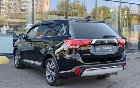 Mitsubishi Outlander III рестайлинг 3, 2021 год, 2 730 000 рублей, 8 фотография