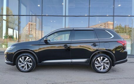 Mitsubishi Outlander III рестайлинг 3, 2021 год, 2 730 000 рублей, 10 фотография
