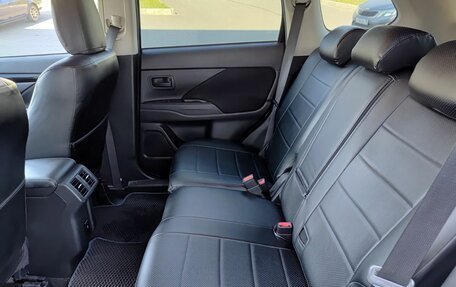 Mitsubishi Outlander III рестайлинг 3, 2021 год, 2 730 000 рублей, 15 фотография