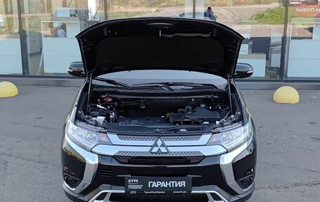 Mitsubishi Outlander III рестайлинг 3, 2021 год, 2 730 000 рублей, 11 фотография