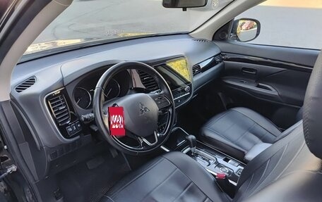 Mitsubishi Outlander III рестайлинг 3, 2021 год, 2 730 000 рублей, 20 фотография