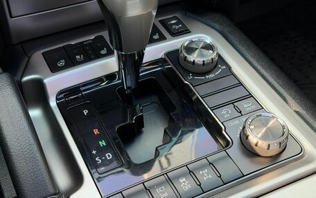 Toyota Land Cruiser 200, 2015 год, 4 649 000 рублей, 30 фотография