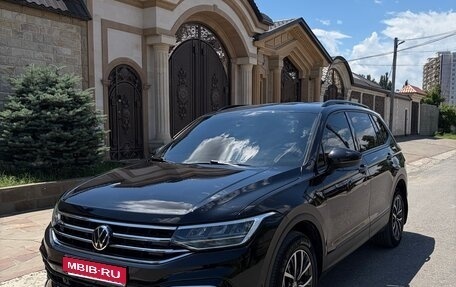 Volkswagen Tiguan II, 2021 год, 2 180 000 рублей, 1 фотография